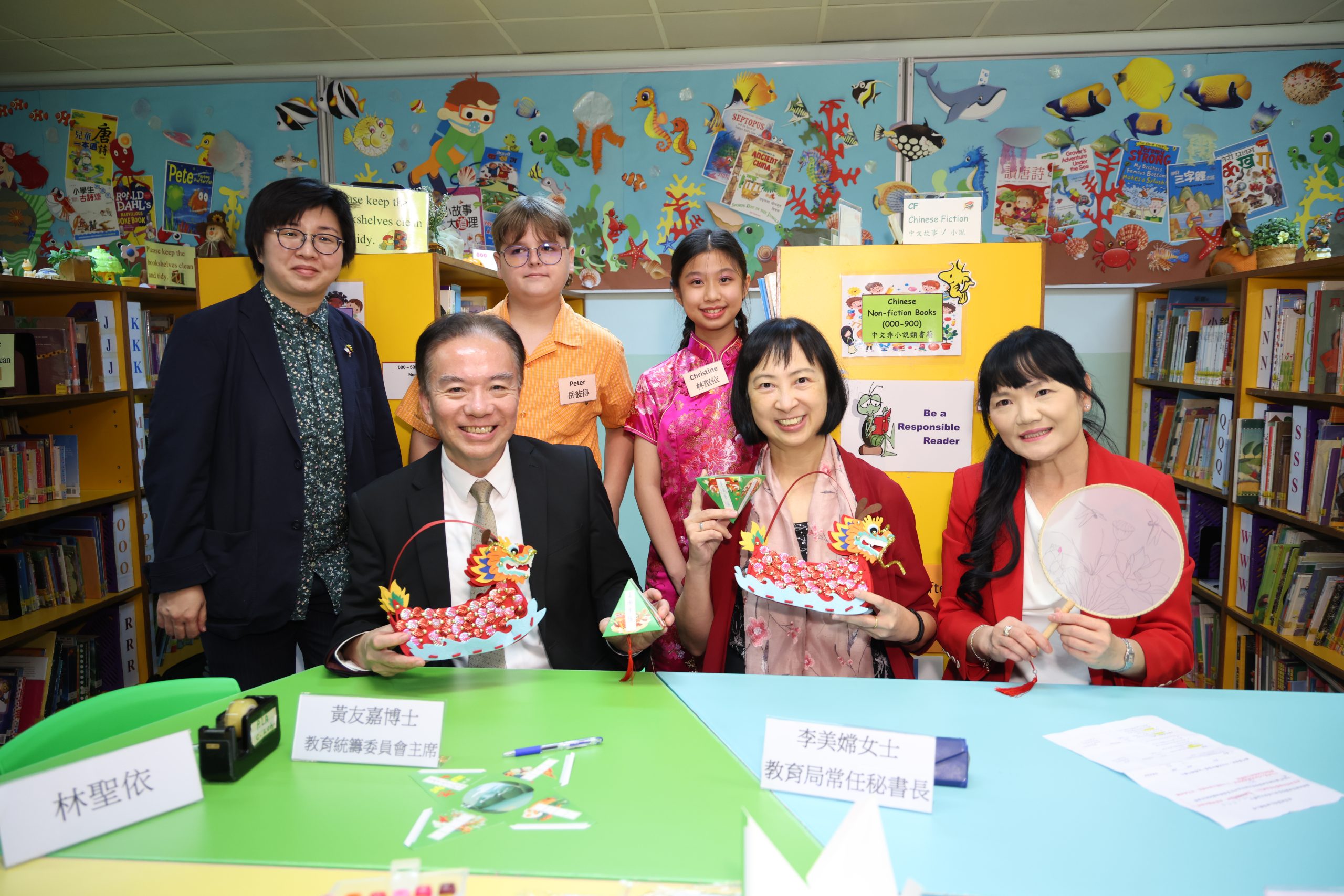 教育统筹委员会到访小学了解推行国民教育和支援非华语生学习中文情况的照片