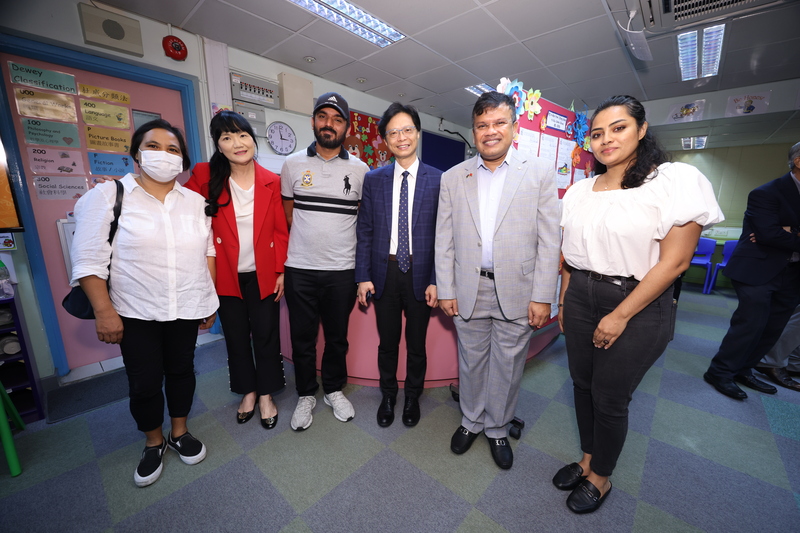 Photo ofEducation Commission visits primary school to learn about promotion of national education and support for non-Chinese speaking students to master Chinese language