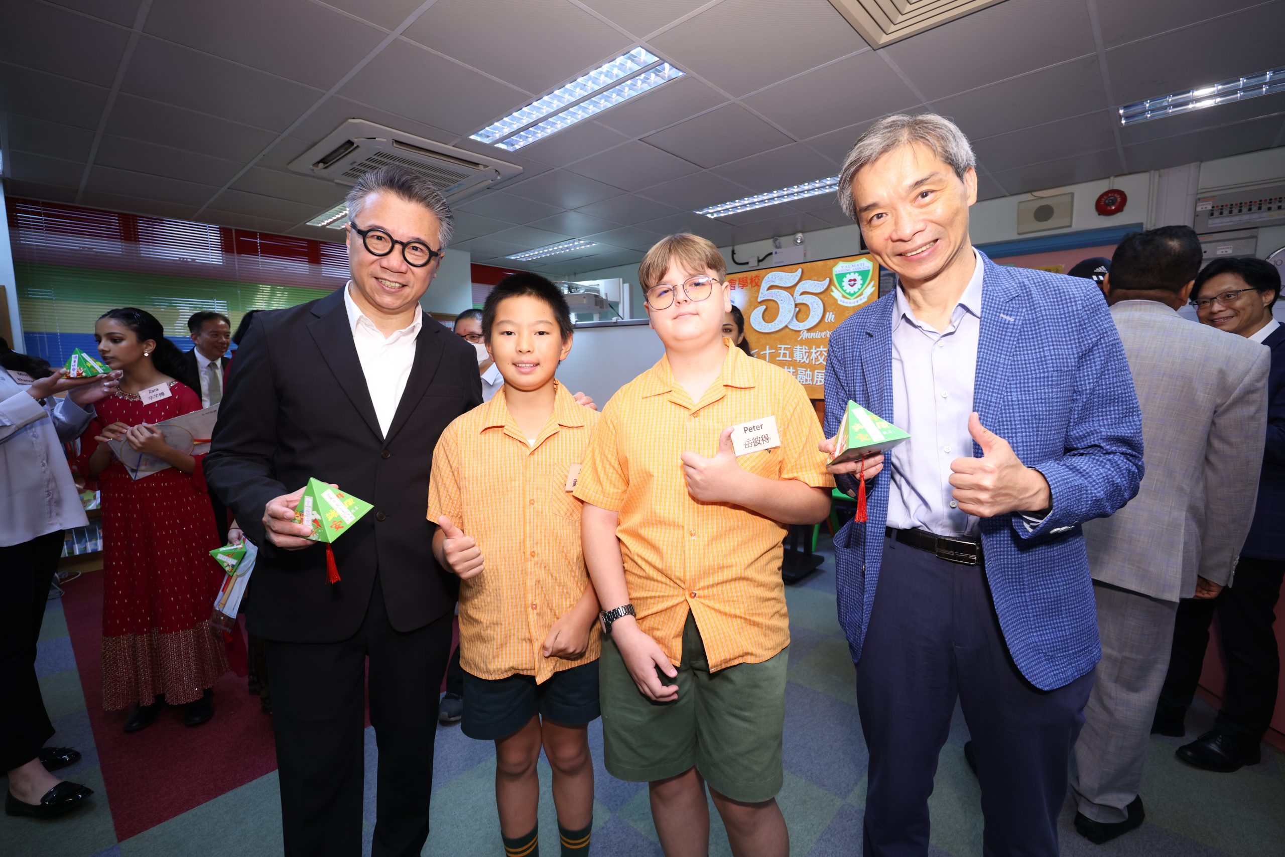 Photo ofEducation Commission visits primary school to learn about promotion of national education and support for non-Chinese speaking students to master Chinese language