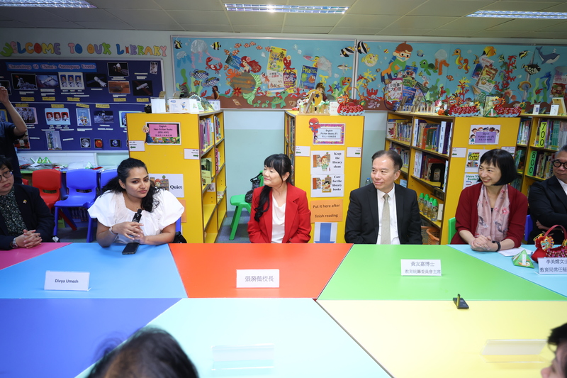 Photo ofEducation Commission visits primary school to learn about promotion of national education and support for non-Chinese speaking students to master Chinese language