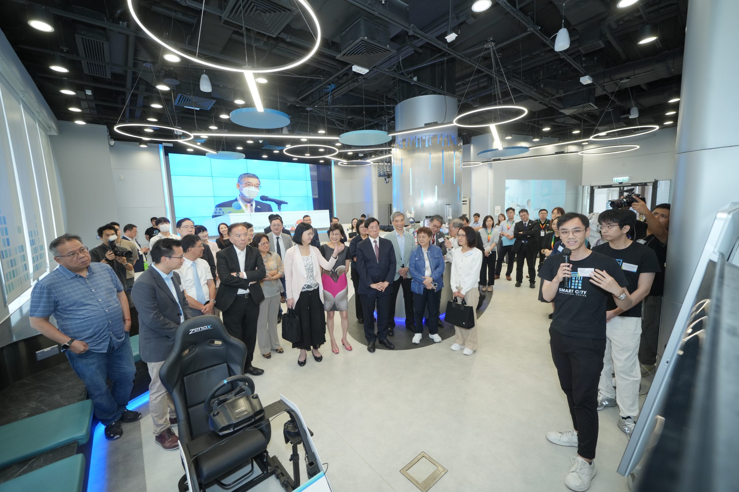 教育統籌委員會到訪職業專才教育機構的照片