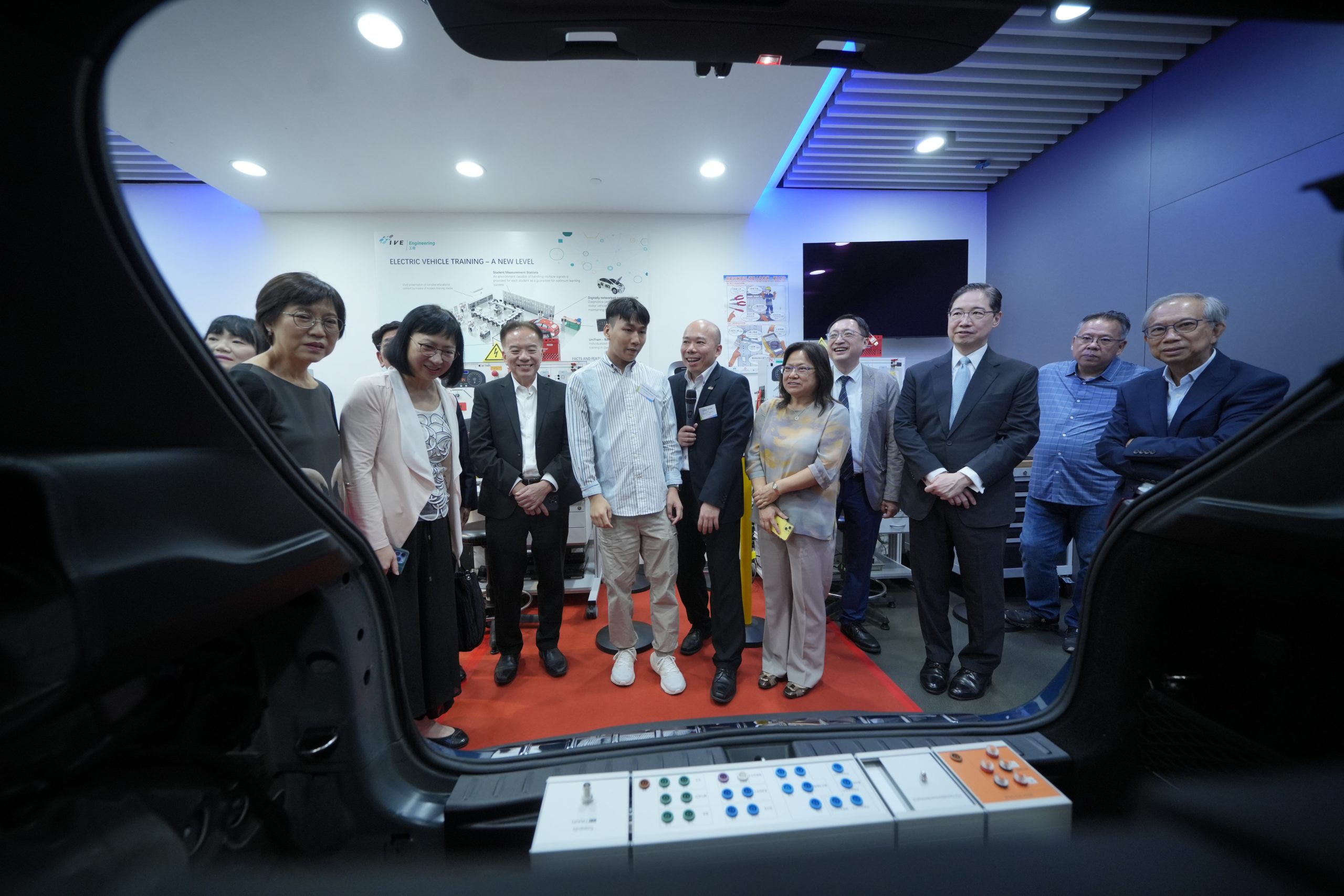 教育統籌委員會到訪職業專才教育機構的照片