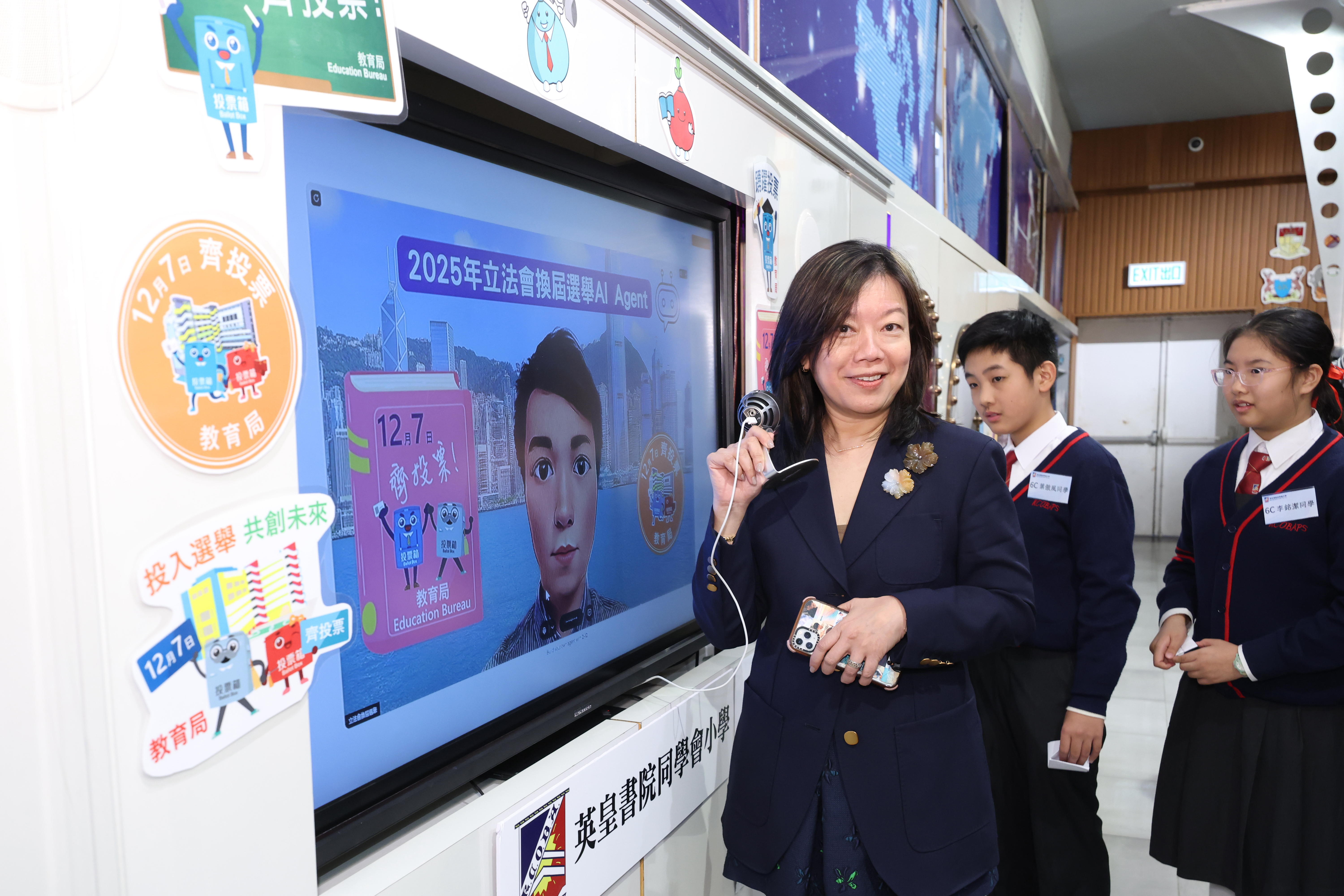 Photo ofEducation Commission visits primary school to learn about promotion of digital education